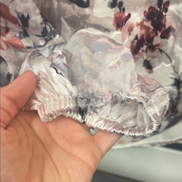 White House Black Market blouse - Picture 3 of 5